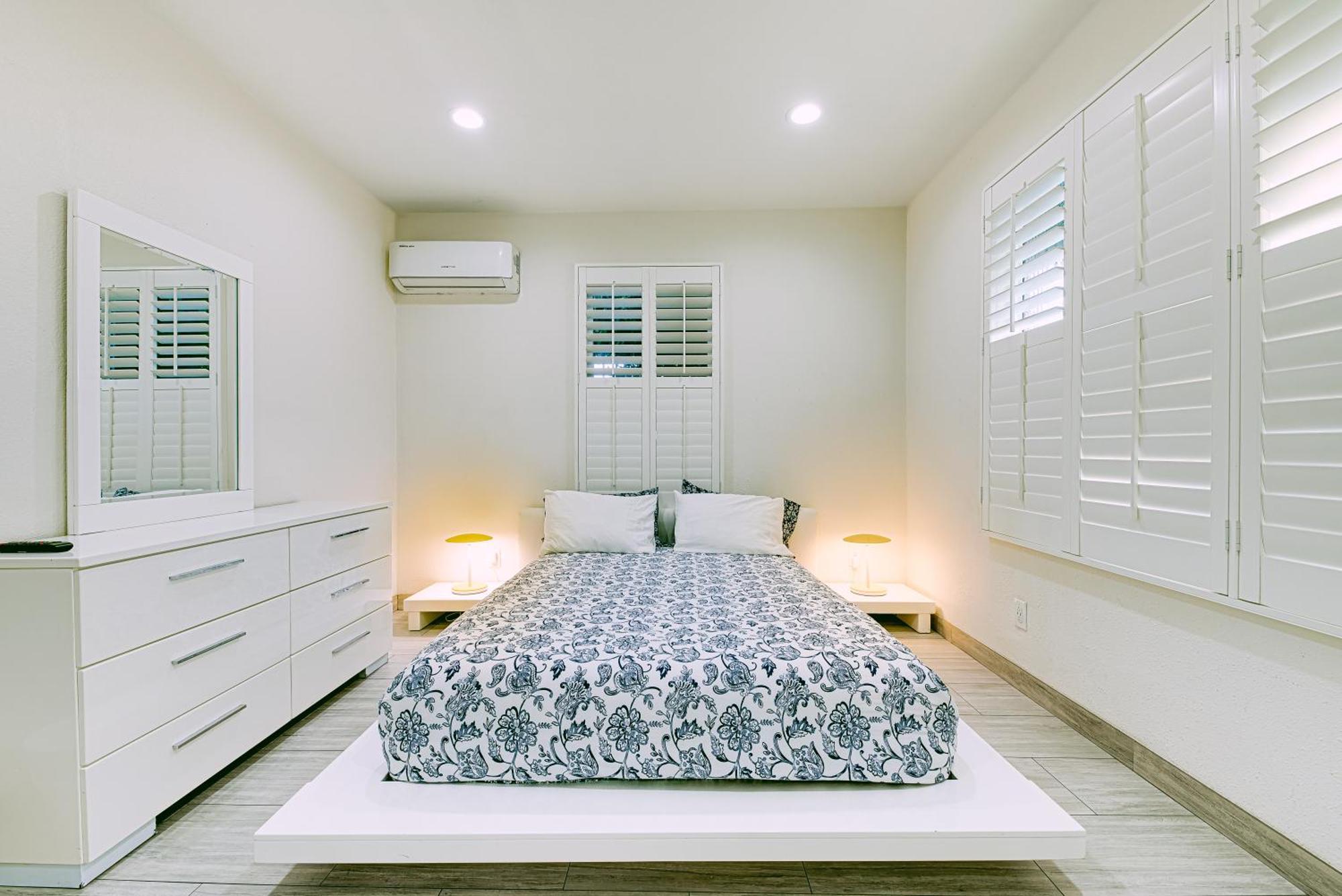 Stylish Modern Home, Ac, Parking & Near Fwys Σάντα Άνα Εξωτερικό φωτογραφία