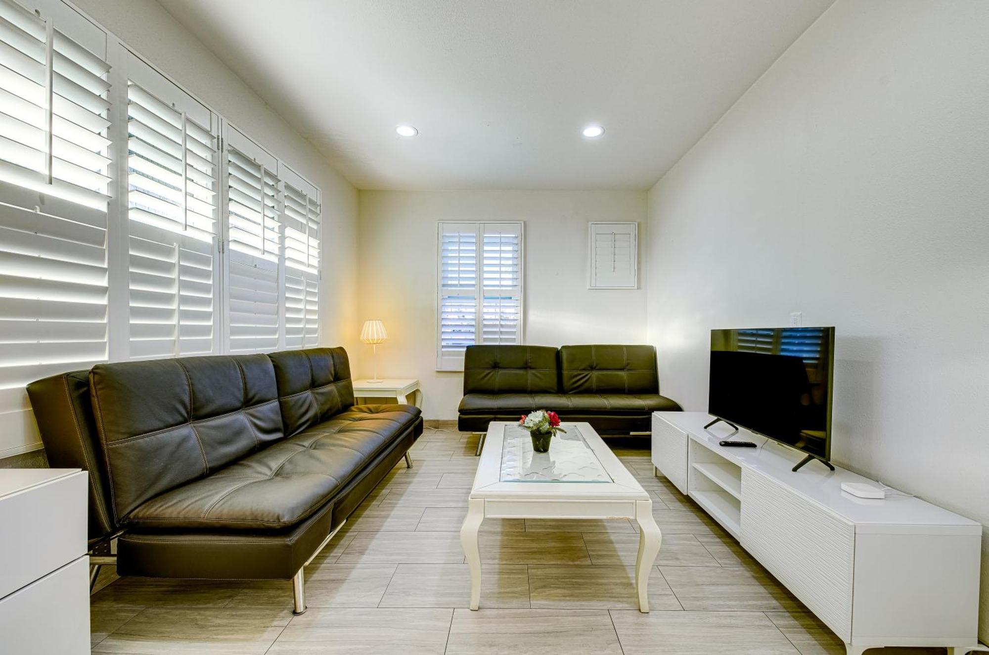 Stylish Modern Home, Ac, Parking & Near Fwys Σάντα Άνα Εξωτερικό φωτογραφία
