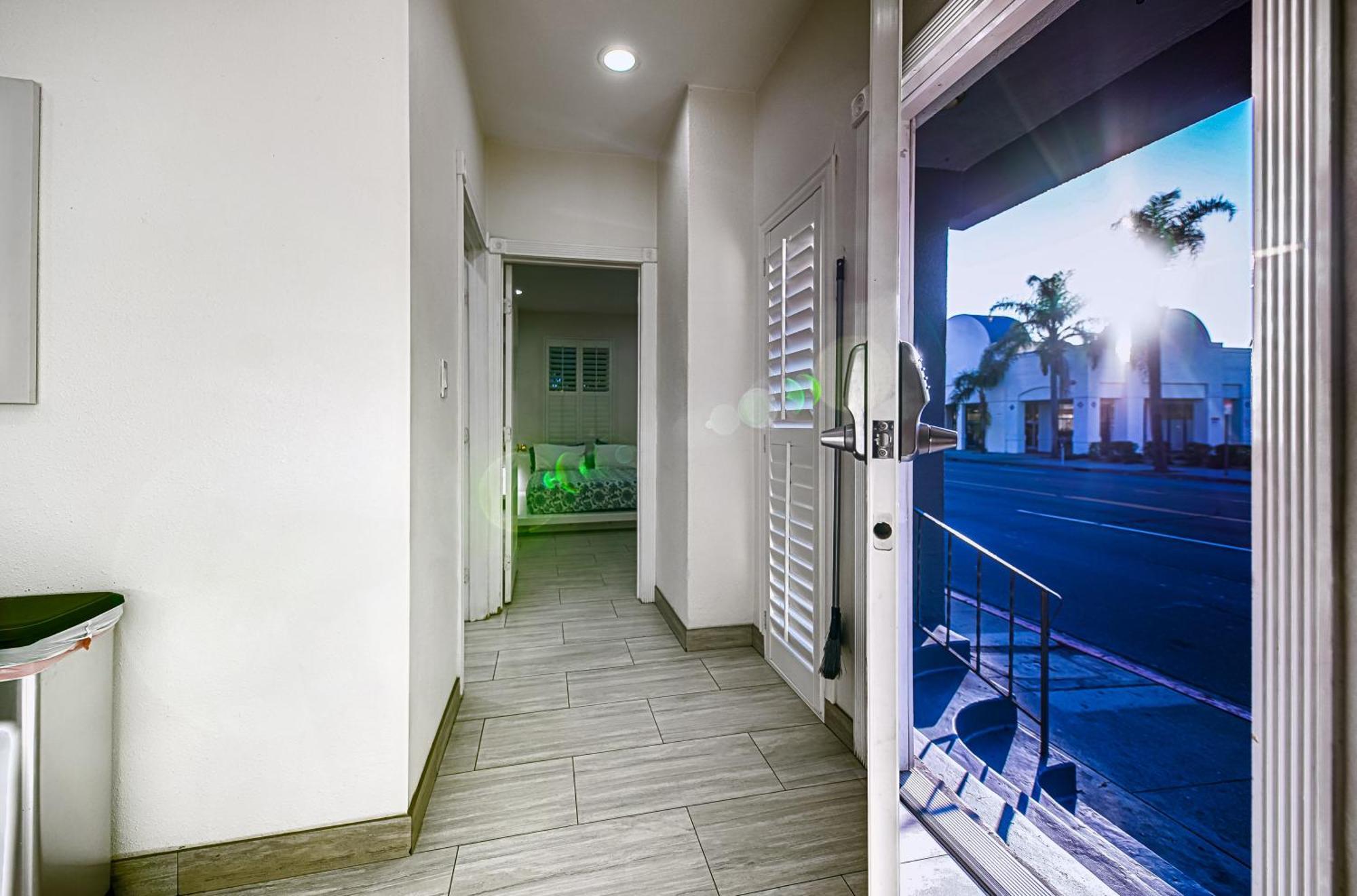 Stylish Modern Home, Ac, Parking & Near Fwys Σάντα Άνα Εξωτερικό φωτογραφία